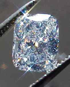 cushion cut diamond strong blue fluorescence