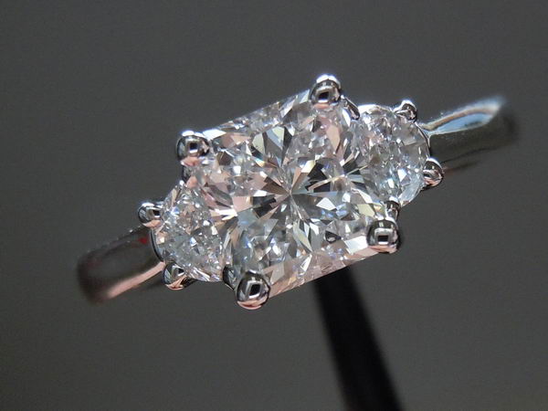 The image “http://diamondsbylauren.com/images/06/01/202kvs1.JPG” cannot be displayed, because it contains errors.