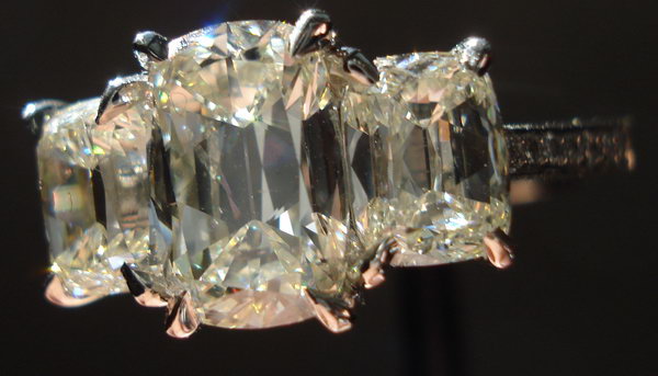 Henri Daussi diamond engagment ring | cushion cut ring | 3 stone ring
